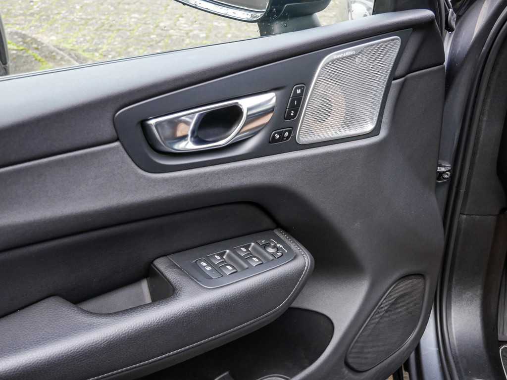 Volvo  B5 R-Design AWD Stdhzg Luft B&W Pano HUD