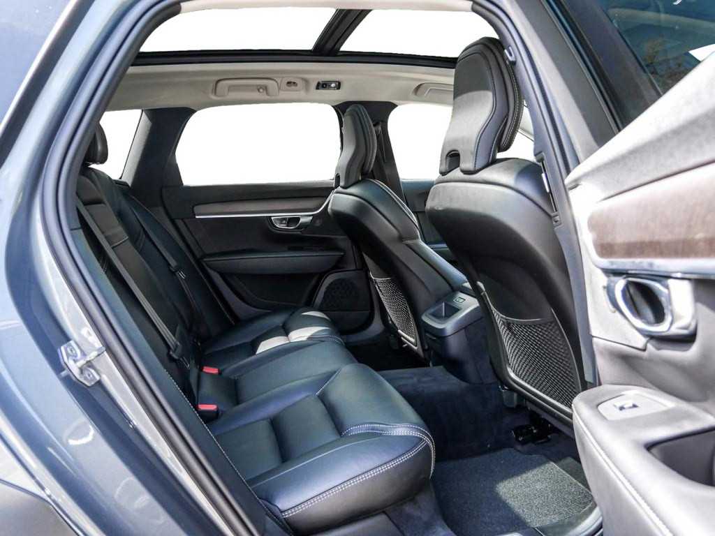 Volvo  Cross Country D5 Pro AWD Stdhzg Kam H-K Pano