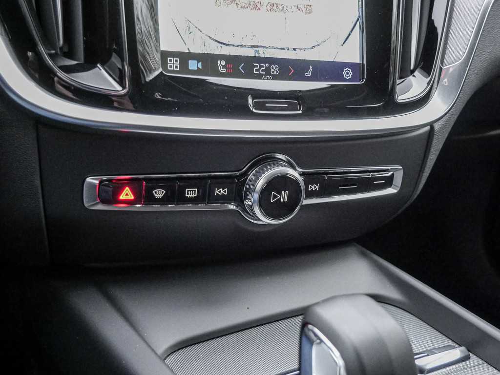 Volvo  B4 Plus Dark Navi ACC Kam SHZ LH BLIS