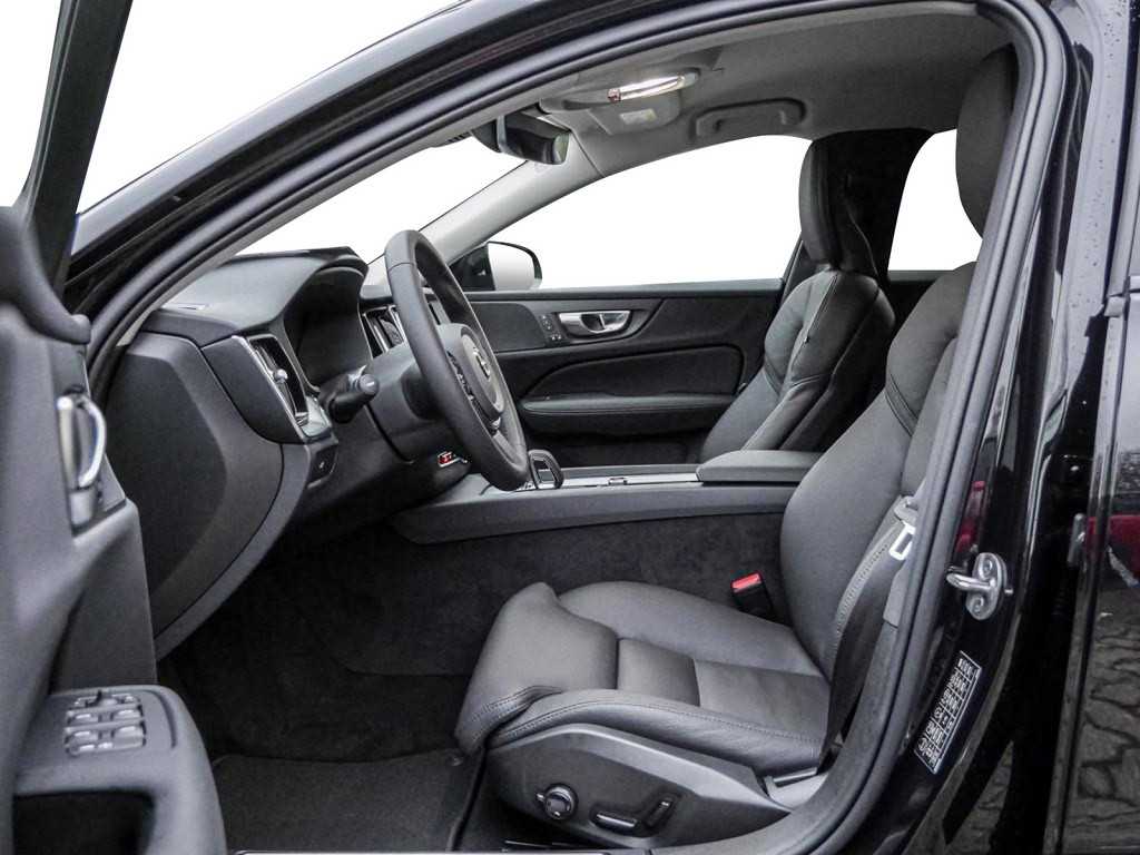 Volvo  B4 Plus Dark Navi ACC Kam SHZ LH BLIS