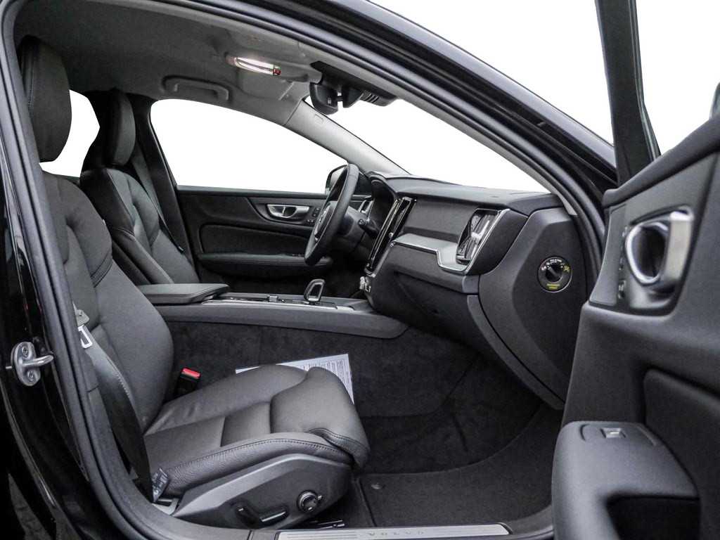 Volvo  B4 Plus Dark Navi ACC Kam SHZ LH BLIS