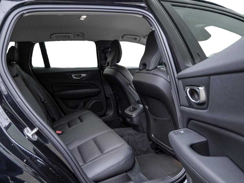 Volvo  B4 Plus Dark Navi ACC Kam SHZ LH BLIS