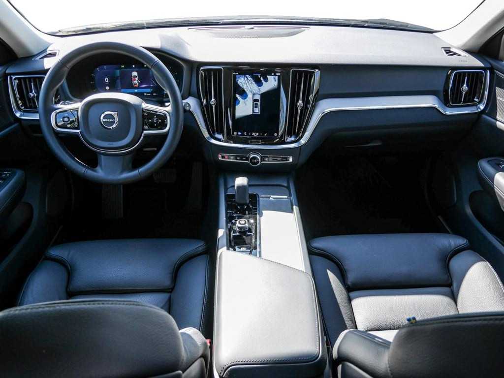 Volvo  B4 Plus Dark HK 360° ACC BLIS Navi SHZ LH