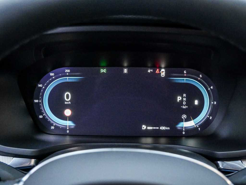 Volvo  B4 Plus Dark Navi Kam SHZ LH BLIS ACC