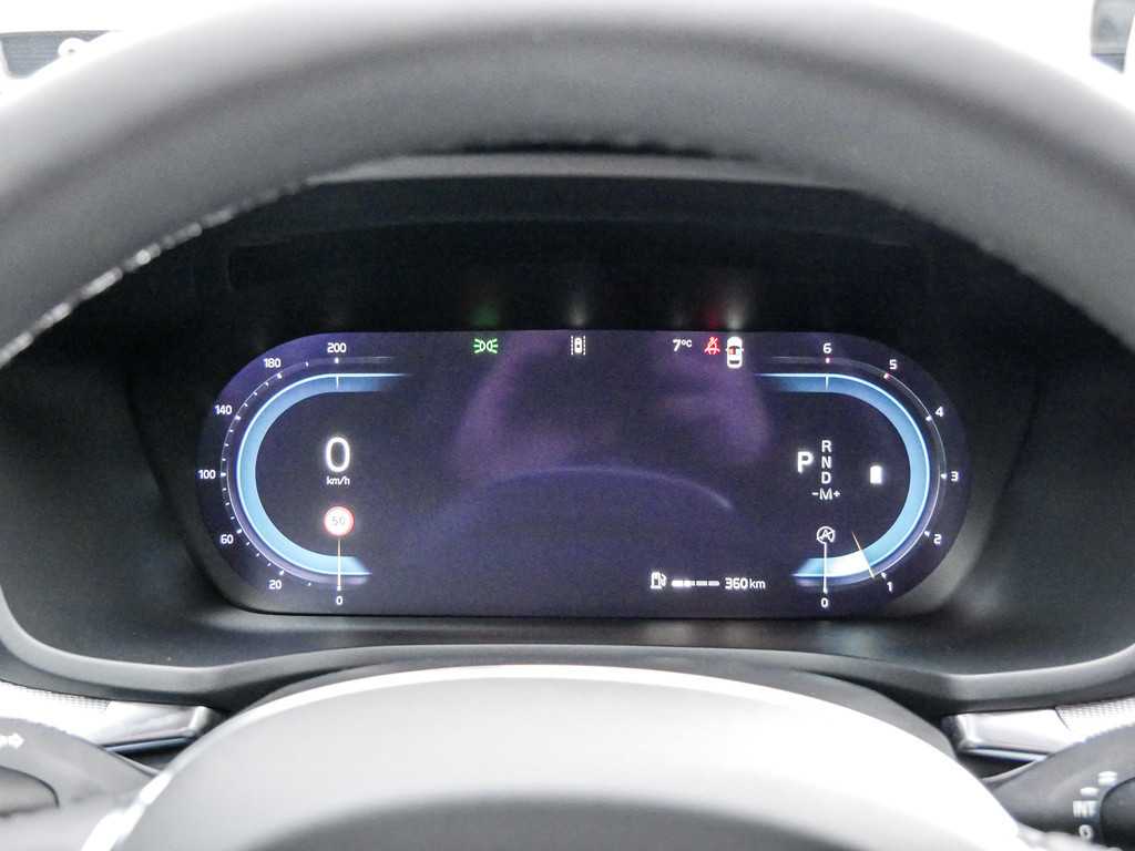 Volvo  B4 Plus Dark Navi Kam ACC BLIS HK SHZ LH