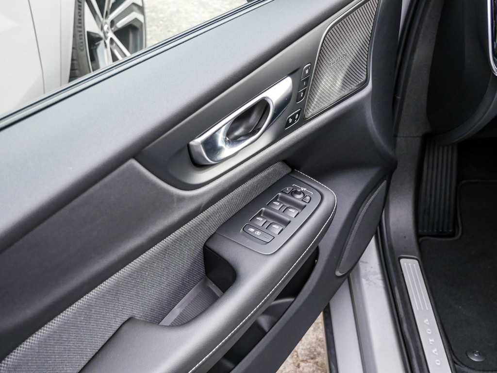 Volvo  B4 Plus Dark Navi Kam ACC BLIS HK SHZ LH