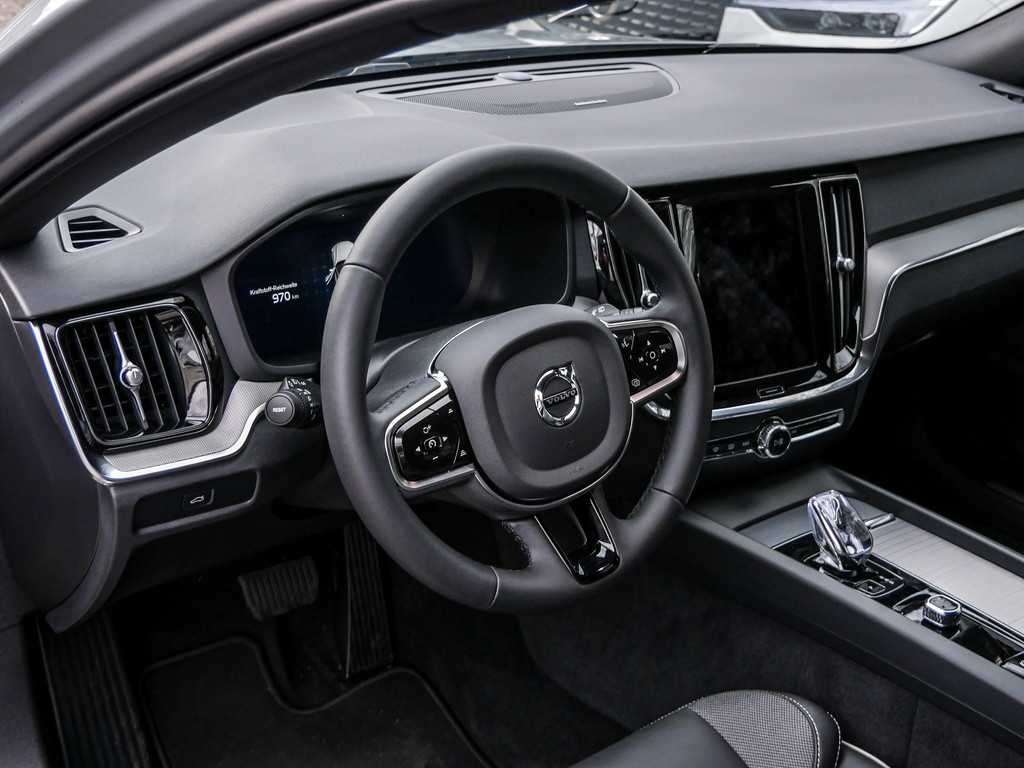 Volvo  B4 Plus Dark TH ACC BLIS Navi Kam SHZ LH