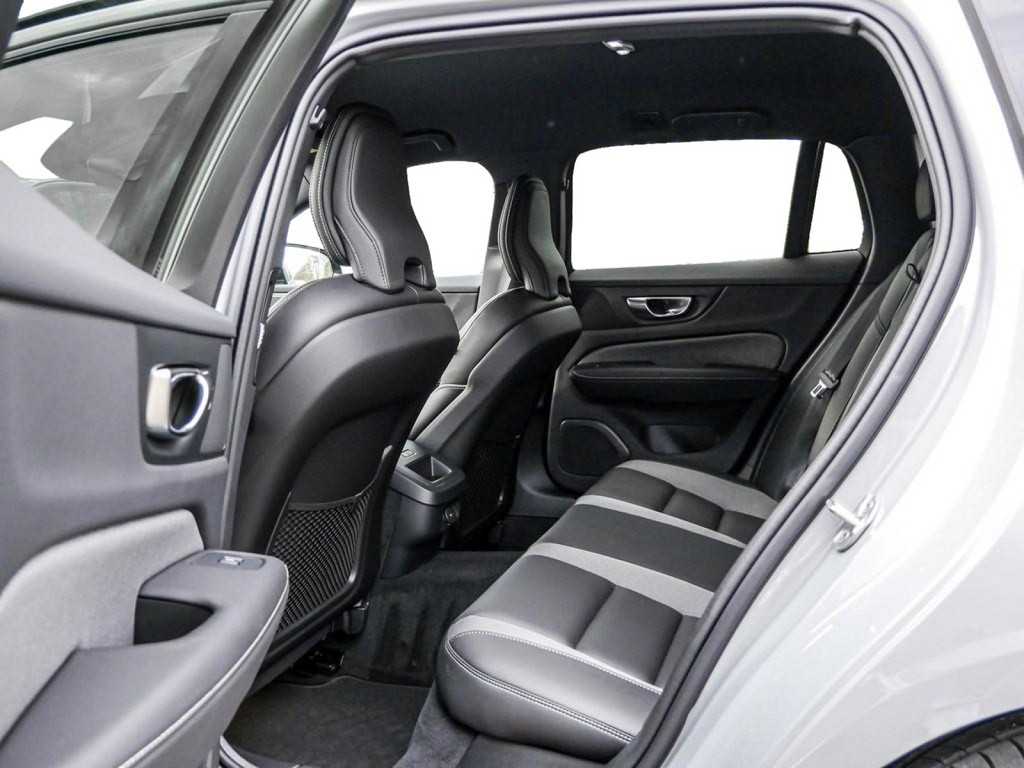 Volvo  B4 Plus Dark TH ACC BLIS Navi Kam SHZ LH