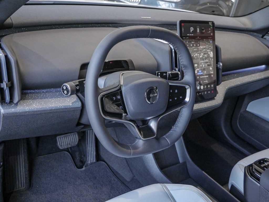 Volvo  AWD Ultra Pure Electric Pano 360° Navi