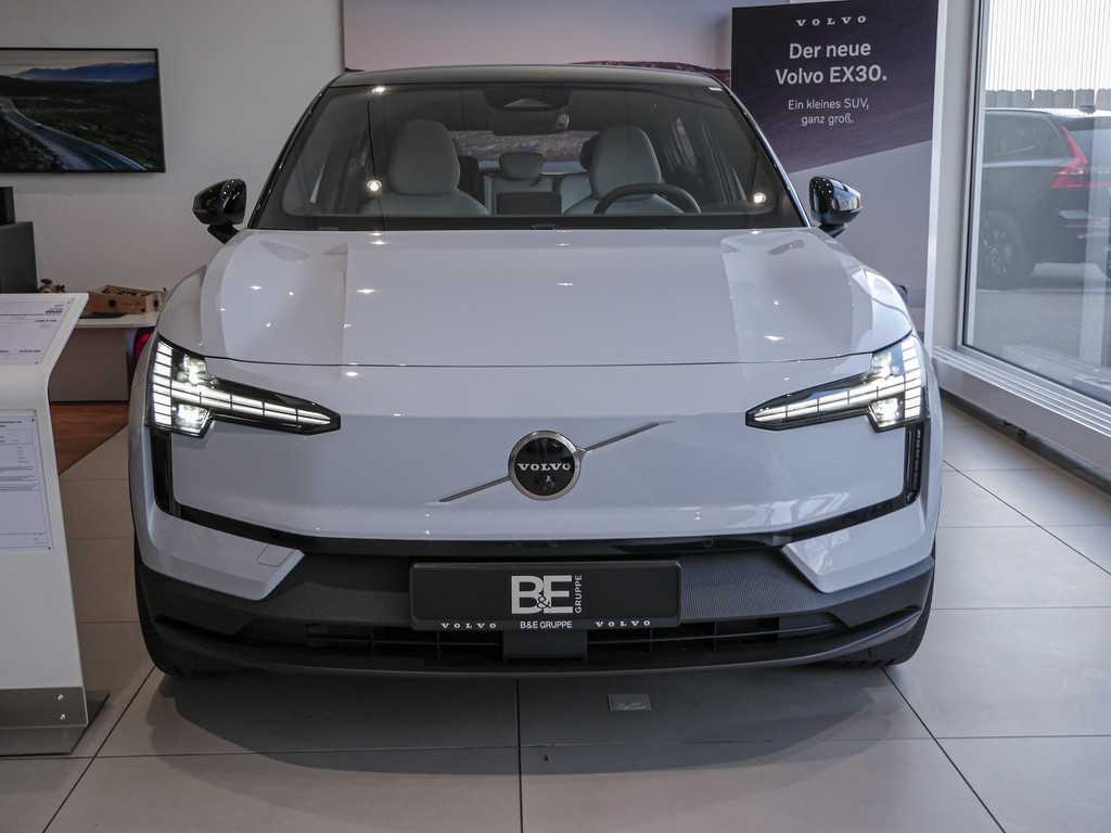 Volvo  AWD Ultra Pure Electric Pano 360° Navi