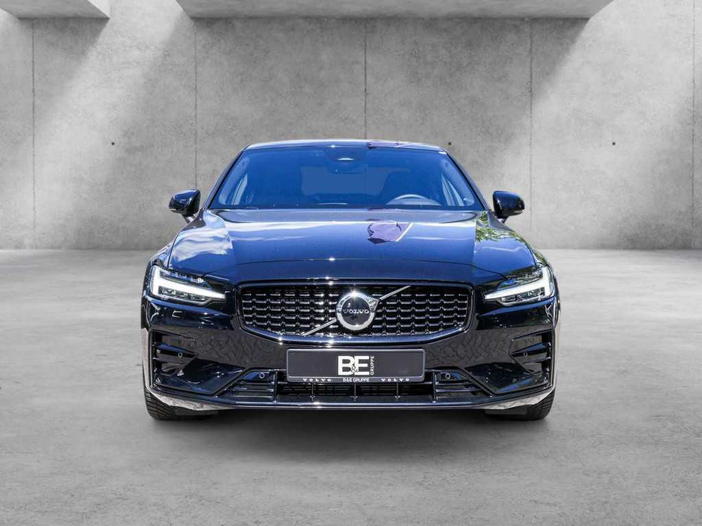 Volvo  B4 Plus Dark ACC SHZ Memory Kam