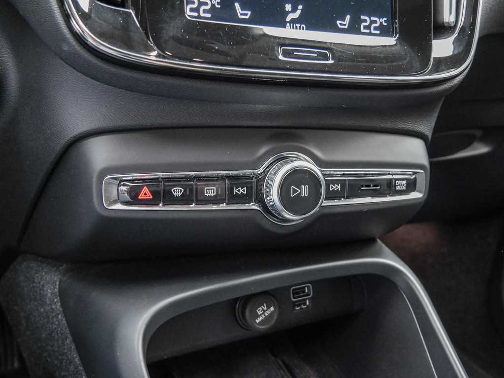 Volvo  B4 Momentum Pro AWD Kam Stdhzg SHZ