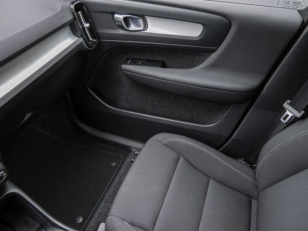 Volvo  B4 Momentum Pro AWD Kam Stdhzg SHZ