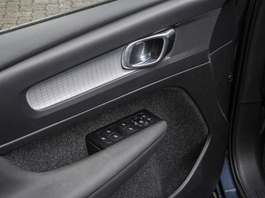 Volvo  B4 Momentum Pro AWD Kam Stdhzg SHZ