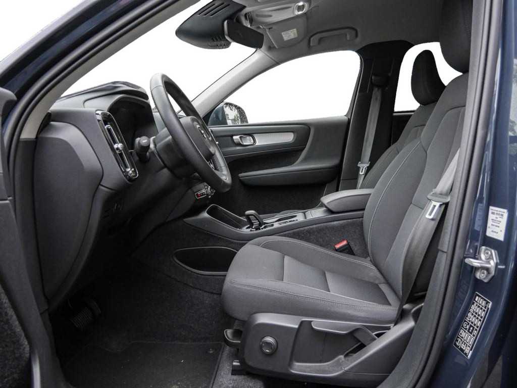 Volvo  B4 Momentum Pro AWD Kam Stdhzg SHZ