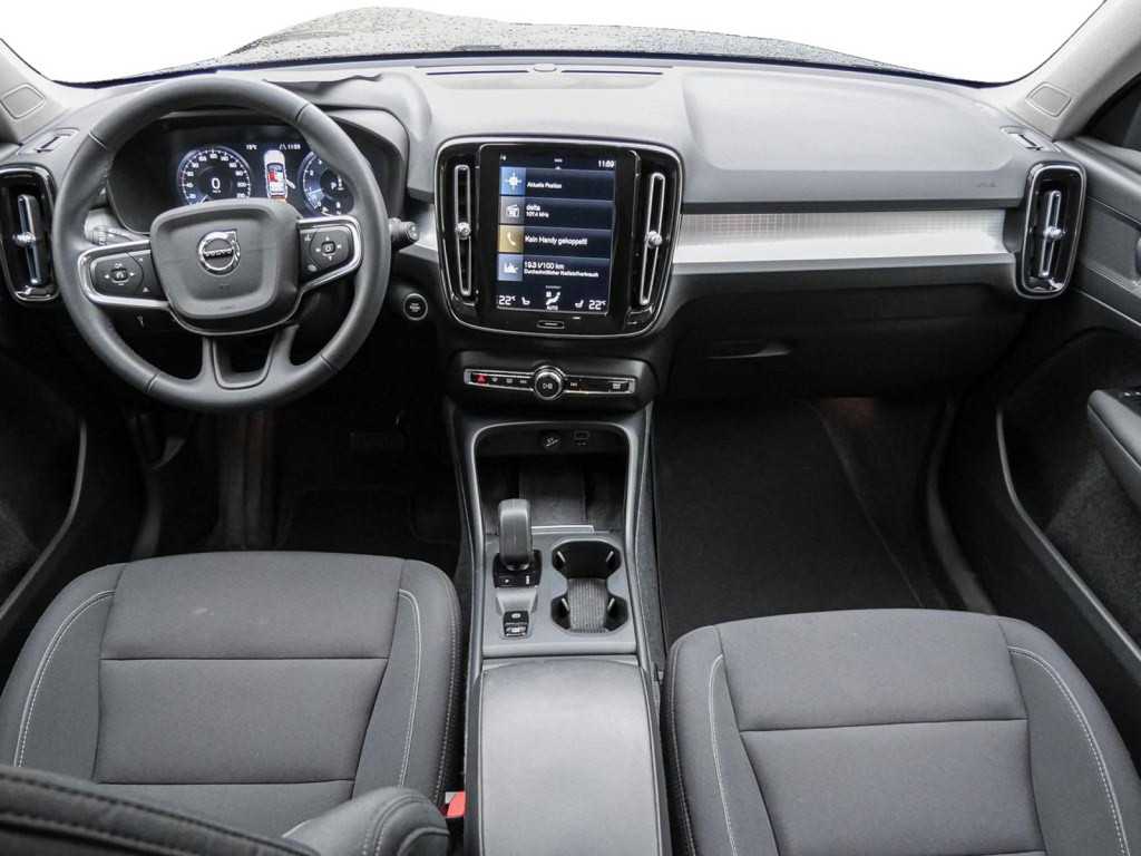 Volvo  B4 Momentum Pro AWD Kam Stdhzg SHZ