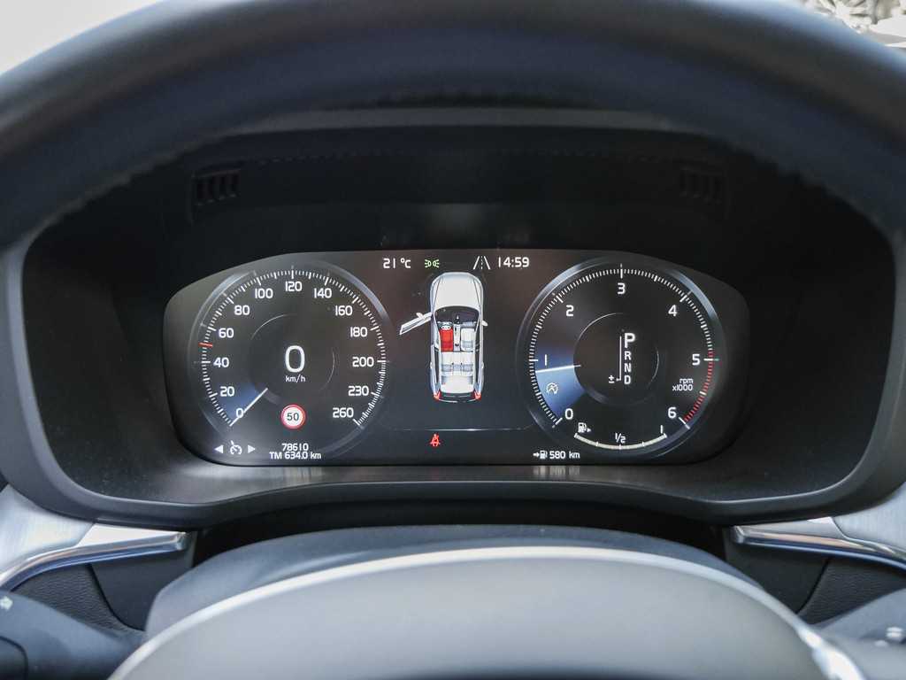 Volvo  D4 AWD Momentum Navi Kam Pano AHK