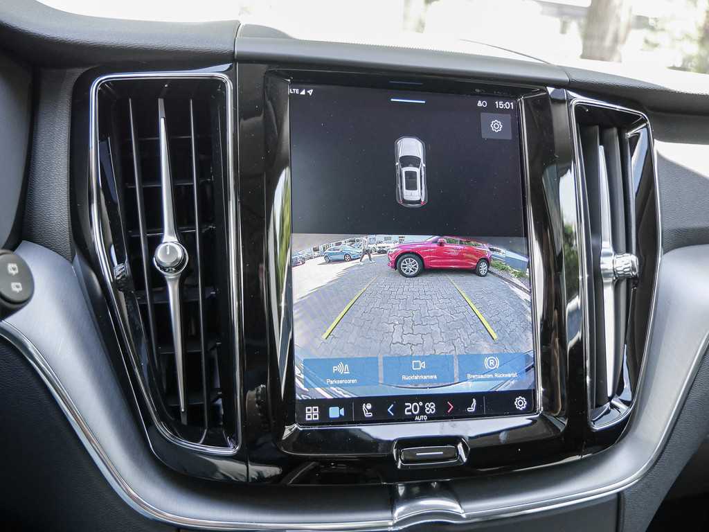Volvo  T6 Recharge AWD Core Kam Stdhzg Pano