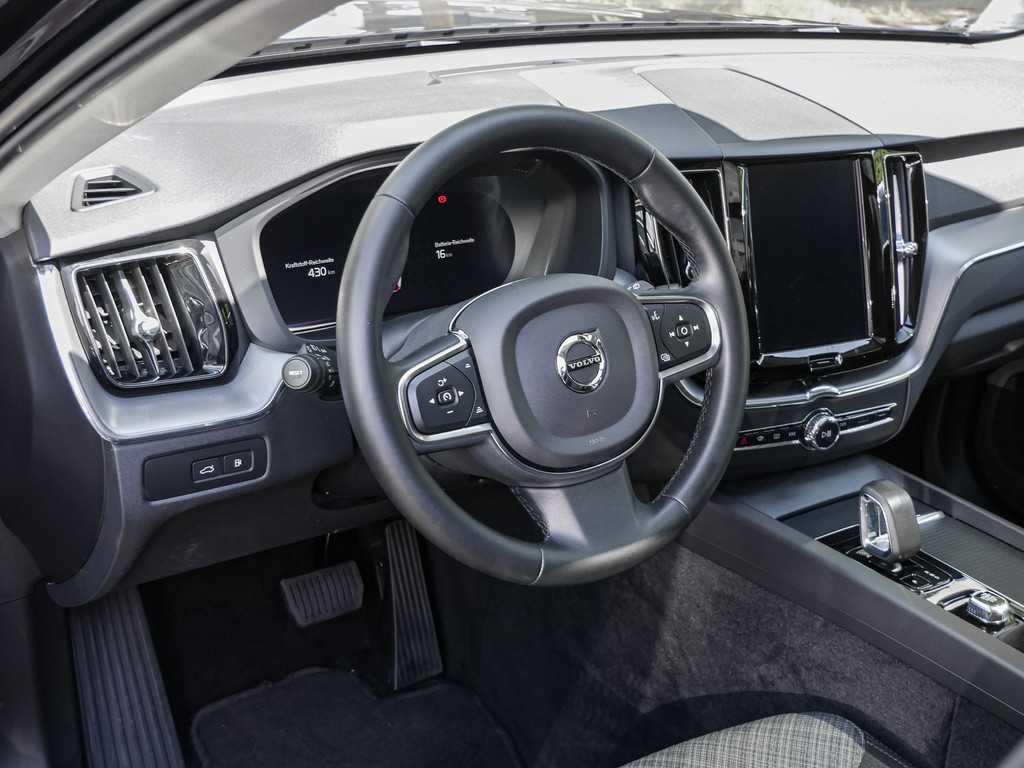 Volvo  T6 Recharge AWD Core Kam Stdhzg Pano