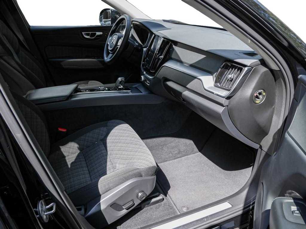 Volvo  T6 Recharge AWD Core Kam Stdhzg Pano