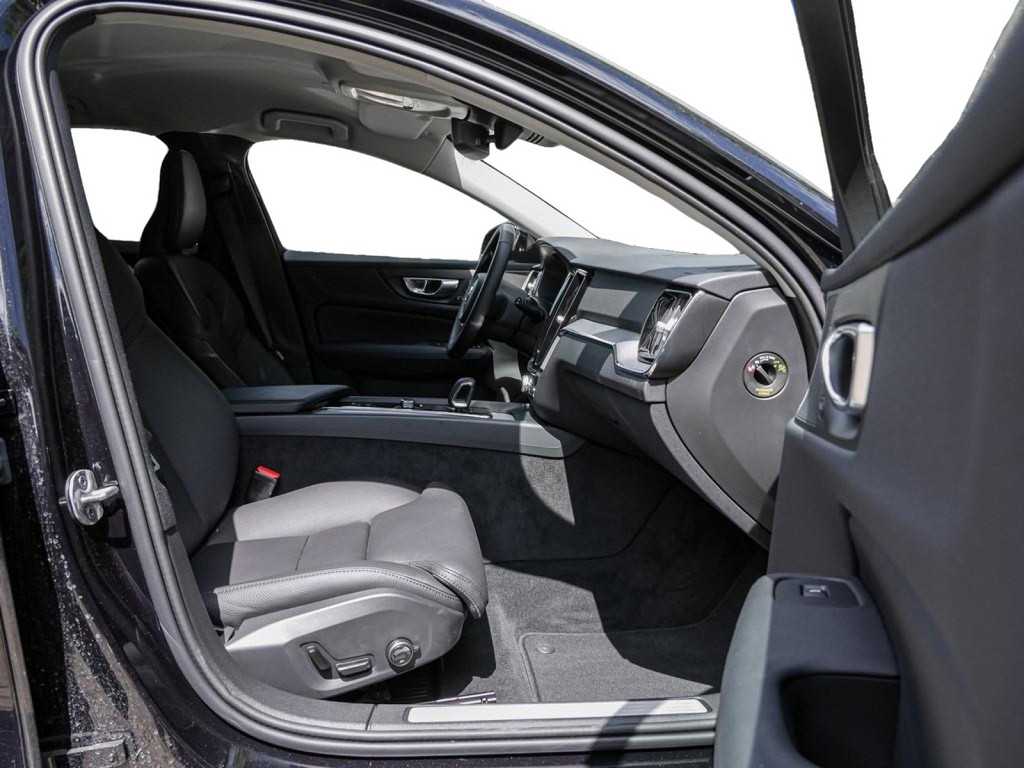 Volvo  B4 Plus Dark Navi Kam SHZ LH ACC BLIS