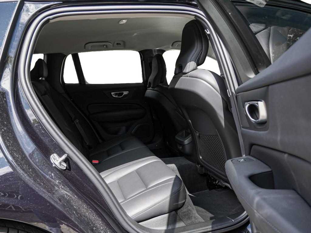 Volvo  B4 Plus Dark Navi Kam SHZ LH ACC BLIS