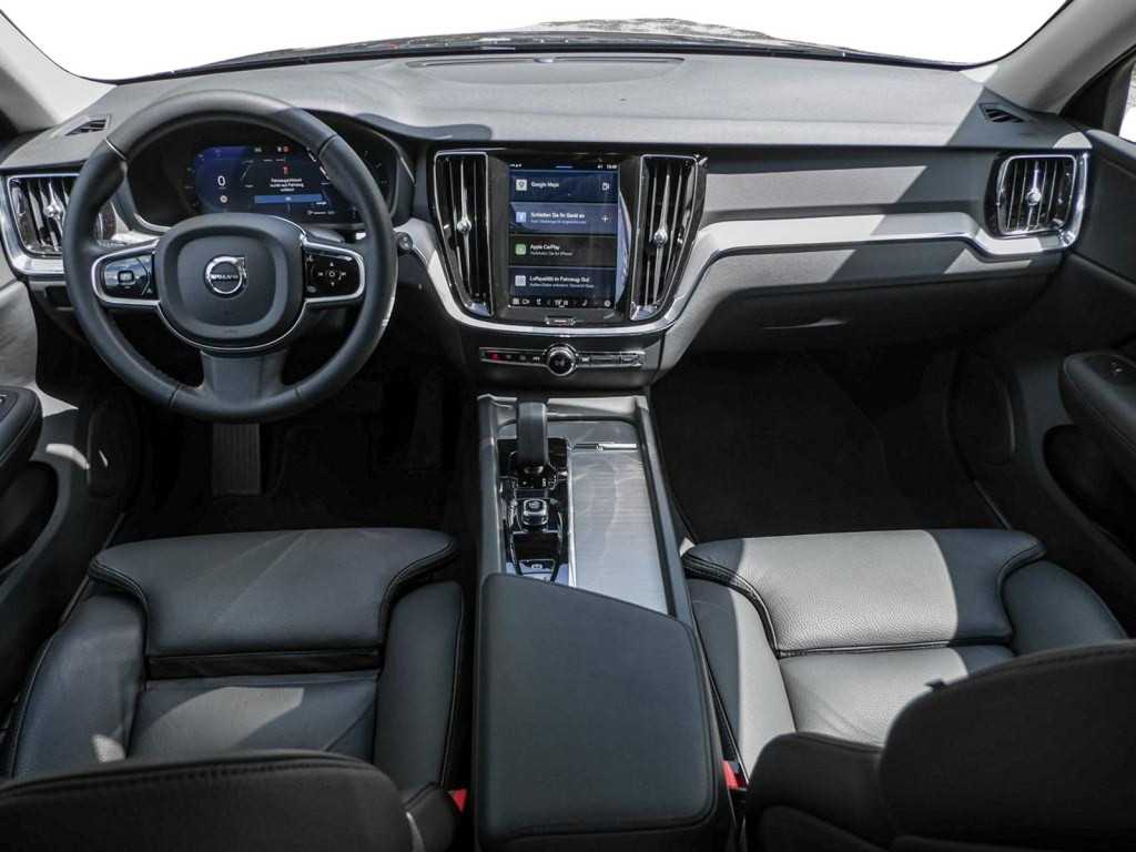 Volvo  B4 Plus Dark Navi Kam SHZ LH ACC BLIS
