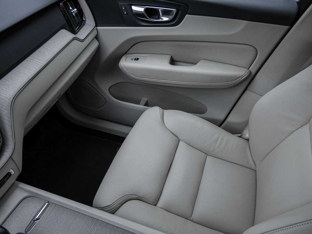 Volvo  D5 AWD Inscription Luft Kam Pano