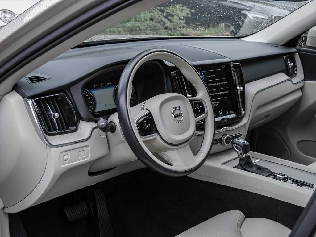 Volvo  D5 AWD Inscription Luft Kam Pano