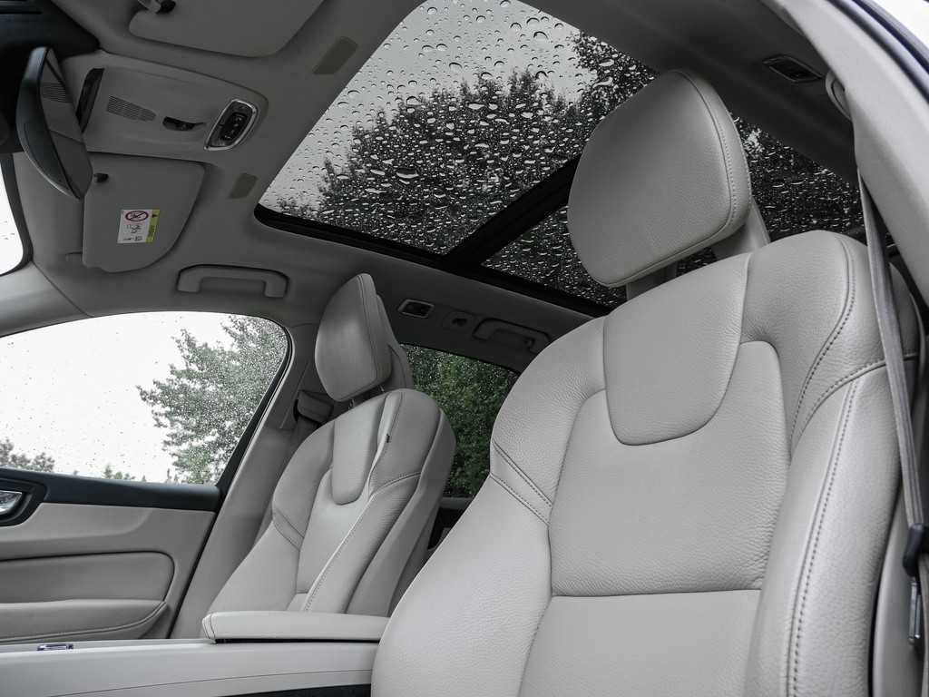 Volvo  D5 AWD Inscription Luft Kam Pano