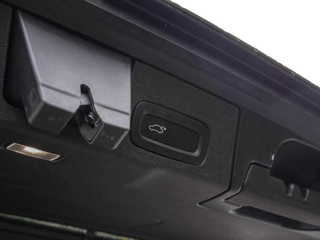 Volvo  D5 AWD Inscription Luft Kam Pano