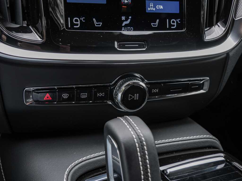 Volvo  T6 Recharge AWD R-Design Kam ACC SHZ