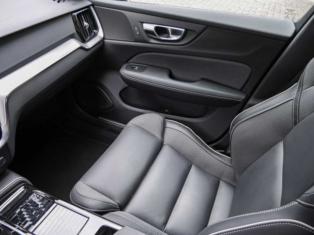 Volvo  T6 Recharge AWD R-Design Kam ACC SHZ