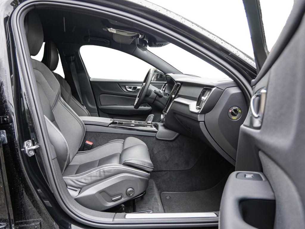 Volvo  T6 Recharge AWD R-Design Kam ACC SHZ