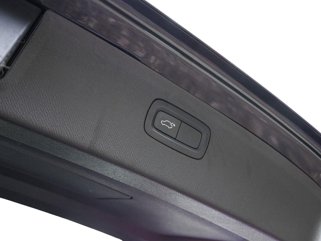 Volvo  D5 AWD Momentum Geartronic 7-Sitzer Navi AHK