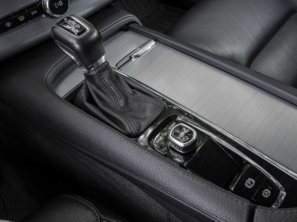 Volvo  D5 AWD Momentum Geartronic 7-Sitzer Navi AHK