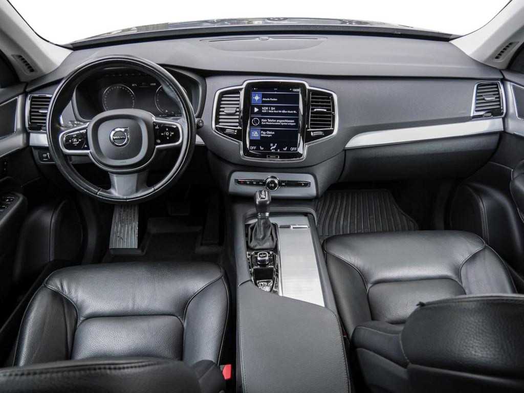 Volvo  D5 AWD Momentum Geartronic 7-Sitzer Navi AHK