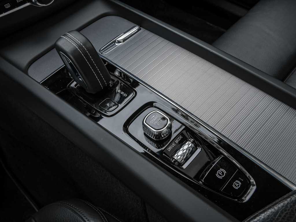 Volvo  T8 Twin Engine AWD R-Design Kam HUD ACC