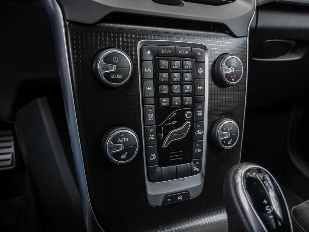 Volvo  D3 R-Design Geartronic Navi Pano SHZ