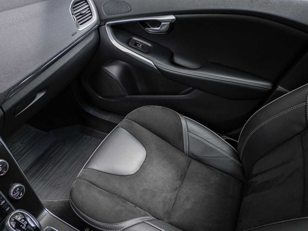 Volvo  D3 R-Design Geartronic Navi Pano SHZ