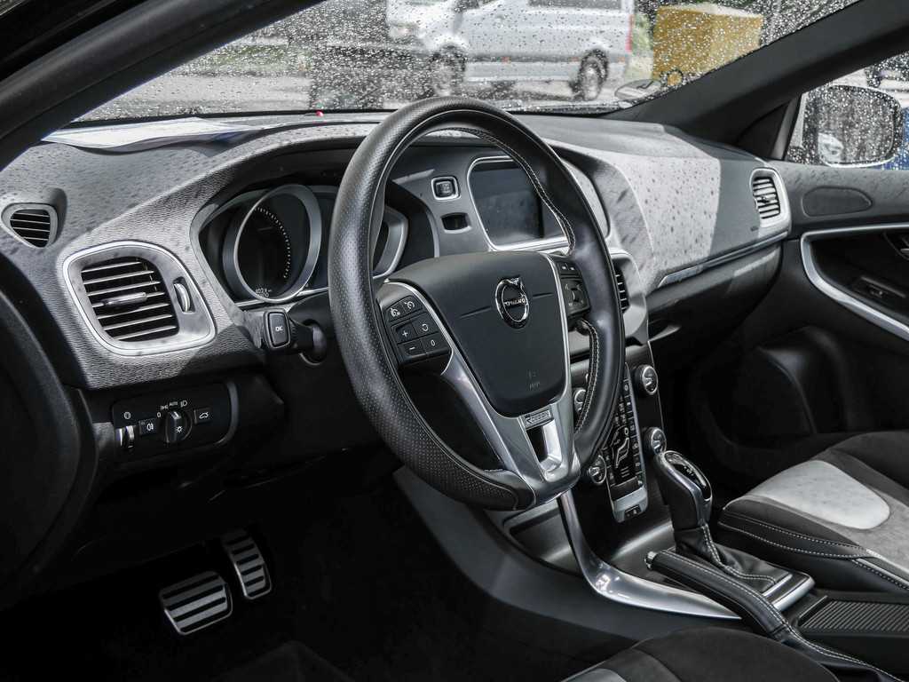 Volvo  D3 R-Design Geartronic Navi Pano SHZ