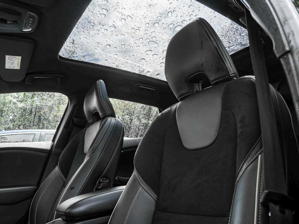Volvo  D3 R-Design Geartronic Navi Pano SHZ