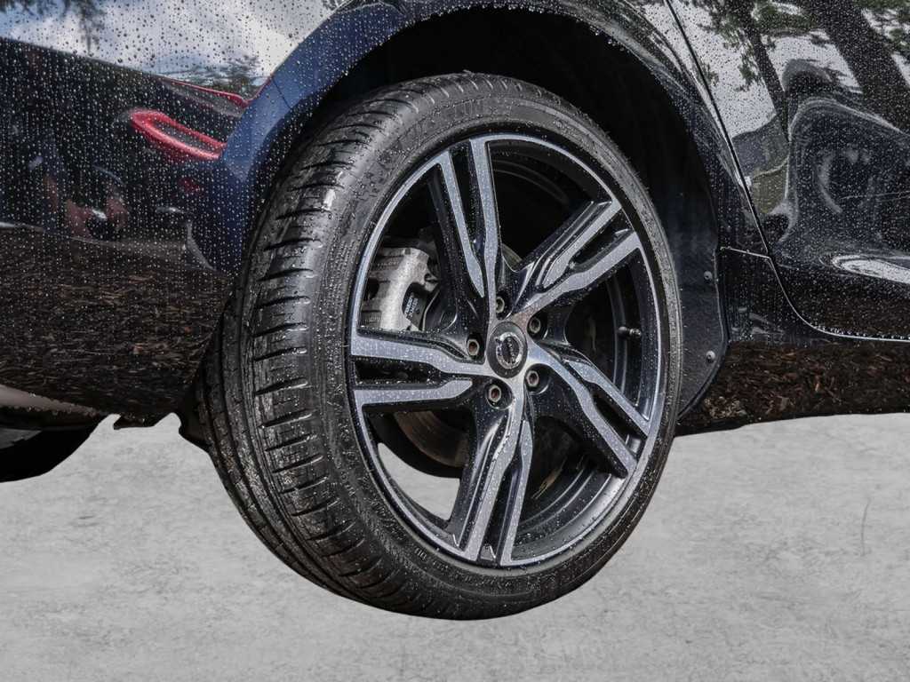 Volvo  D3 R-Design Geartronic Navi Pano SHZ