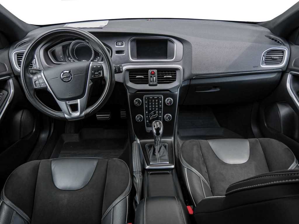Volvo  D3 R-Design Geartronic Navi Pano SHZ