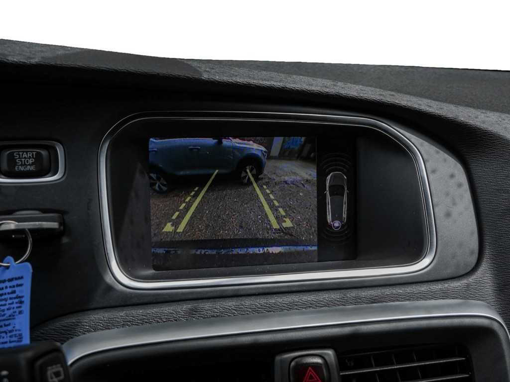 Volvo  D3 R-Design Geartronic Navi Pano SHZ