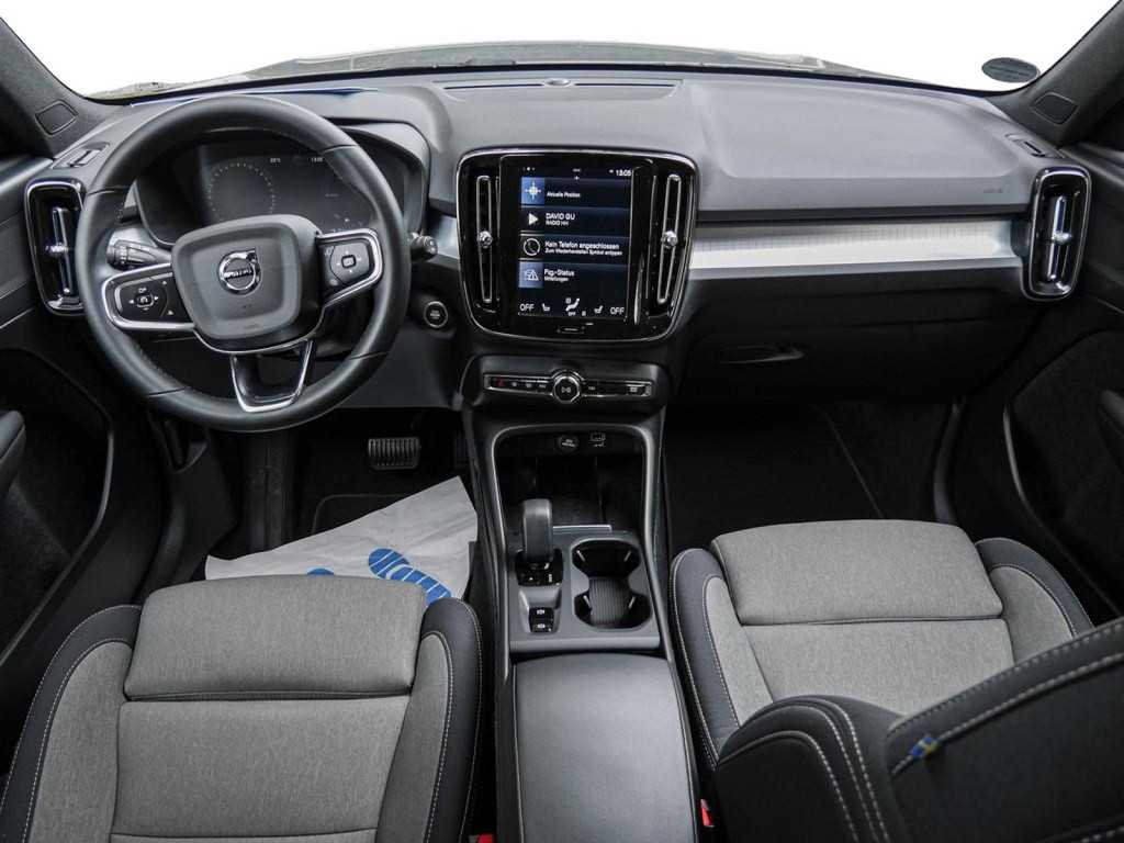 Volvo  T4 Core Recharge Plug-In Hybrid Navi AHK