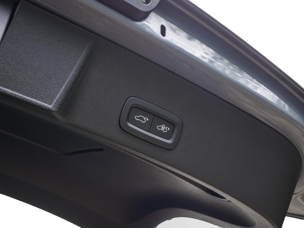 Volvo  T4 Core Recharge Plug-In Hybrid Navi AHK