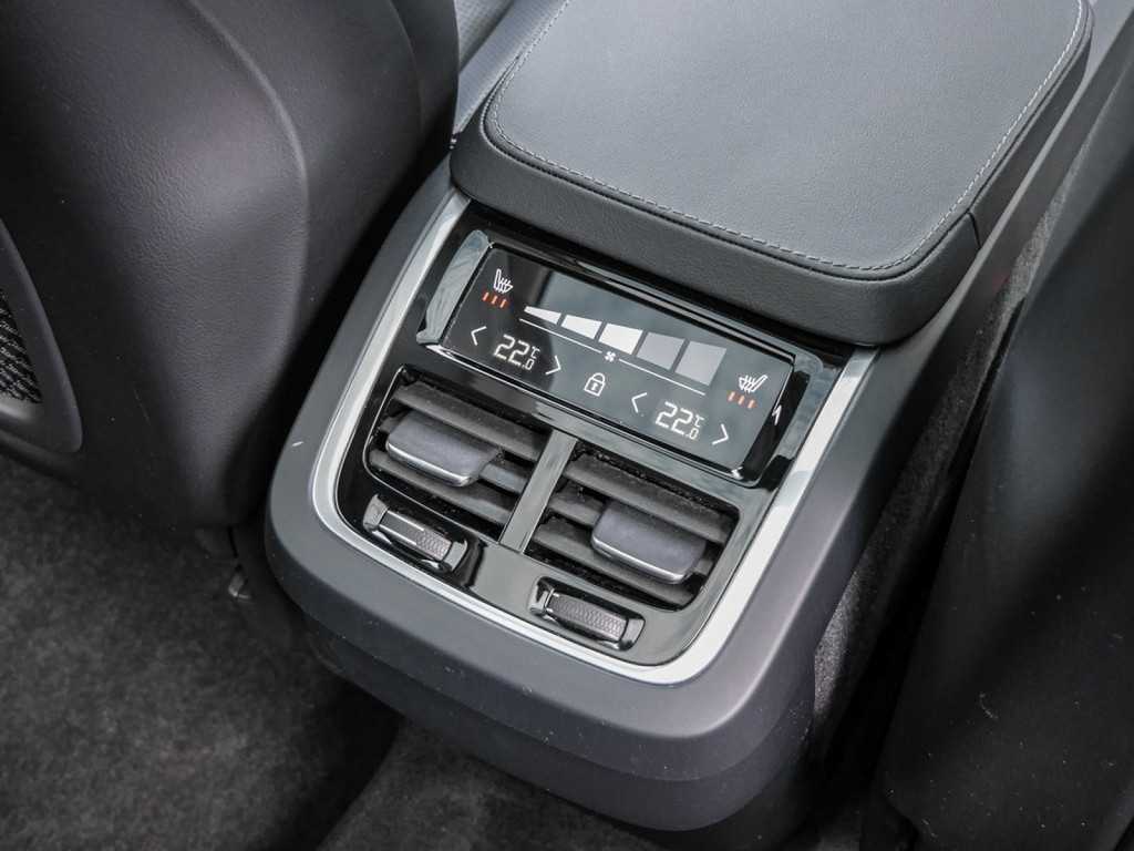 Volvo  B5 Ultimate Bright AWD Luft B&W 360° Stdhzg