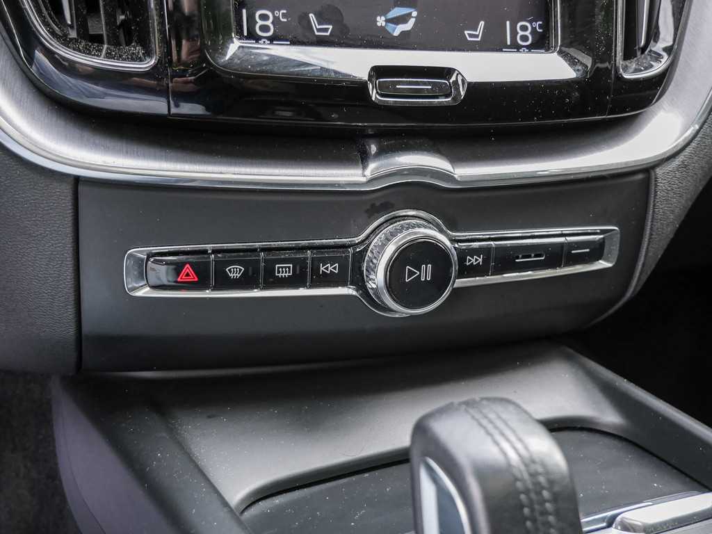 Volvo  B4 Diesel AWD Momentum Pro Navi Pano SHZ