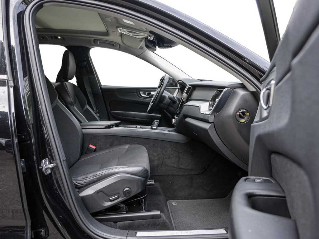 Volvo  B4 Diesel AWD Momentum Pro Navi Pano SHZ